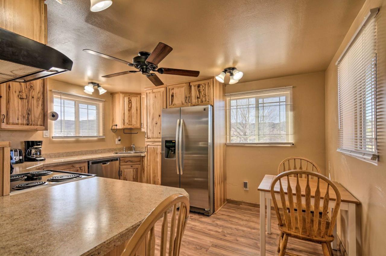 Cozy Home With Canyon Views 2 Mi To Grand Staircase Henrieville 外观 照片
